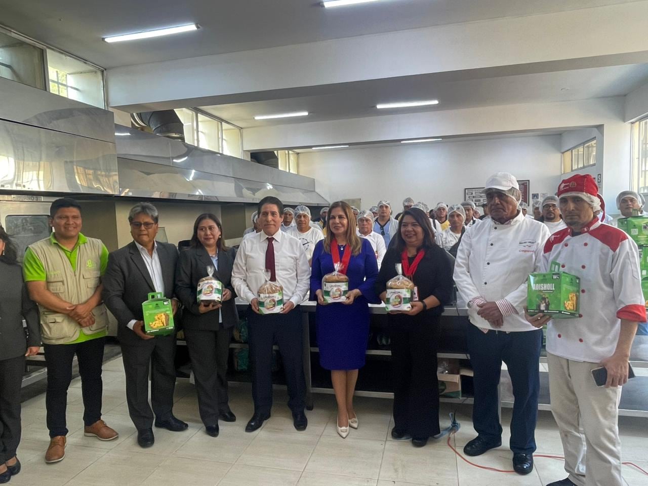 Inauguró un taller de elaboración de panetones artesanales para fomentar habilidades laborales.