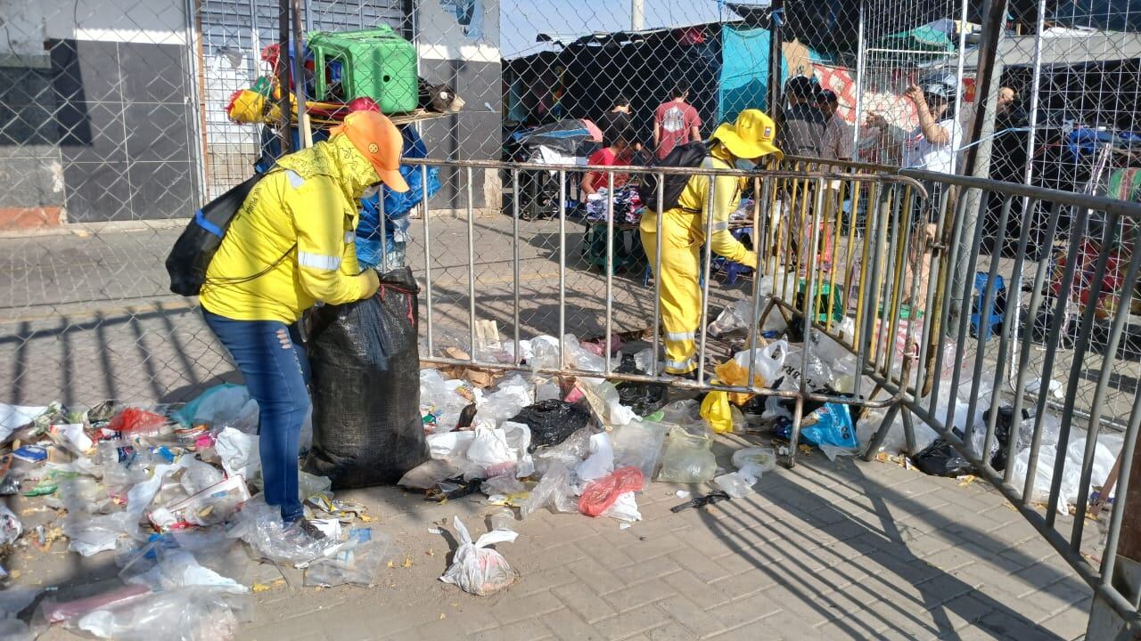 Realizan campaña de limpieza en Complejo de Mercados