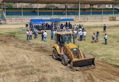 Cambian el grass natural a un estadio piurano