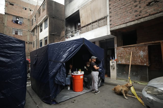 Familiares de víctimas del incendio en La Victoria esperan entrega de restos para velarlos y solicitan apoyo (Fotos: Diana Marcelo/GEC)