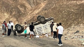 Palpa: camión de carga que transportaba melones se vuelca en la bajada del túnel
