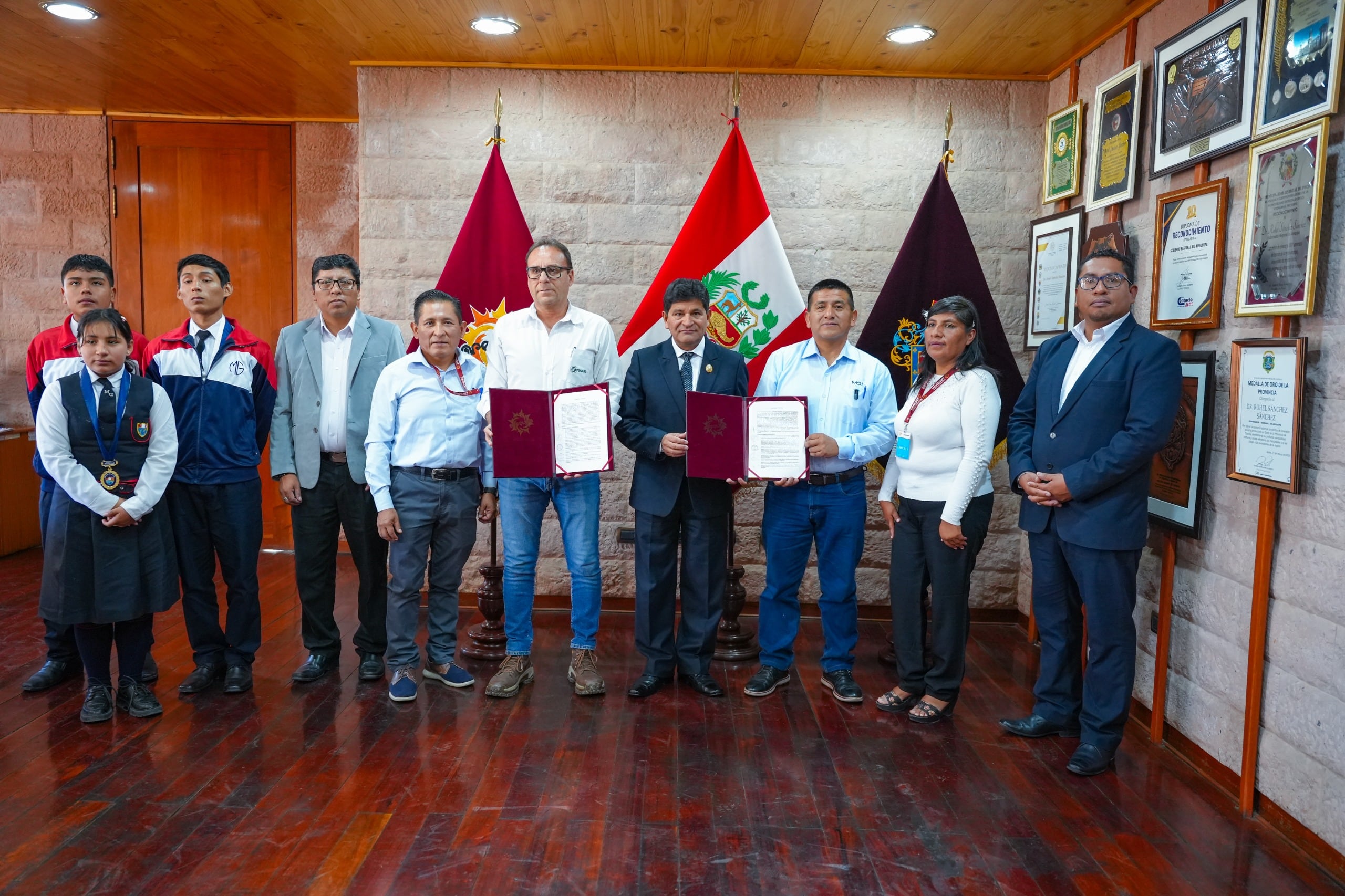 Firman convenio para construir Colegio Miguel Grau en Matarani (Foto: Gobierno regional de Arequipa)