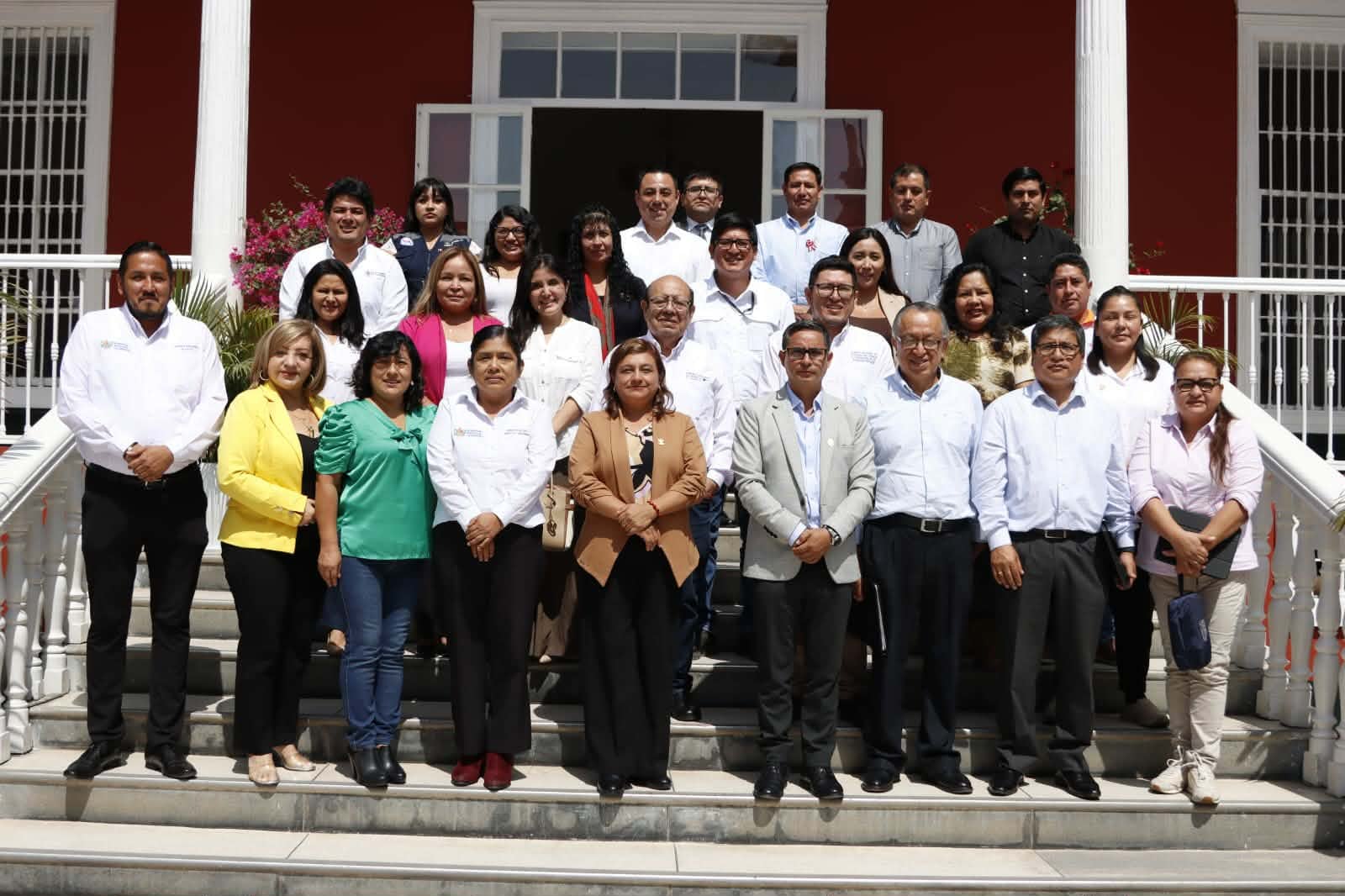 La gerenta regional de Turismo, Angélica Villanueva (Trujillo), gerente del Proyecto Especial Chavimochic, Jhon Cabrera (Virú), gerente regional del Ambiente, Frank Sánchez (Chepén), director del Proyecto Parque Industrial, Gerardo Flores (Ascope) y el director del PROIND, Herald Velásquez (Pacasmayo).