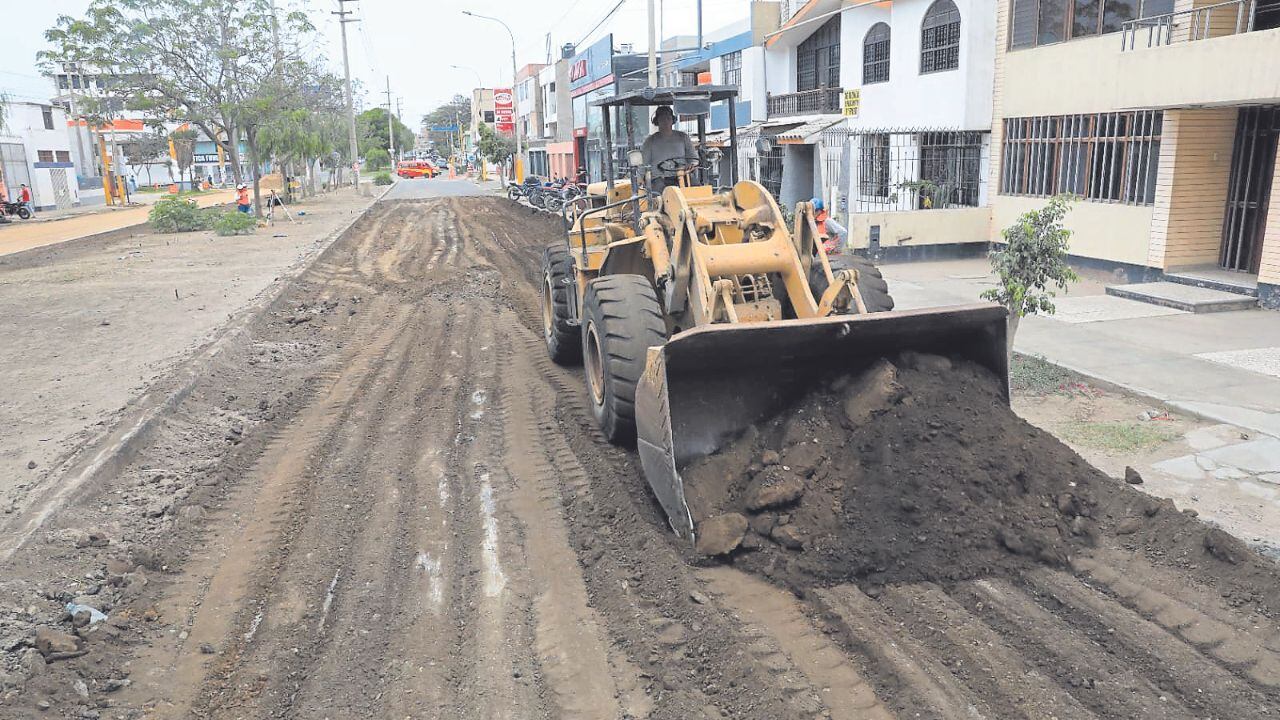 Regidor de la Municipalidad Provincial de Trujillo, Jorge Vásquez, pide que se investigue 10 contratos, ya que se habría pagado por trabajos que todavía no se han hecho y eso está penado por ley.