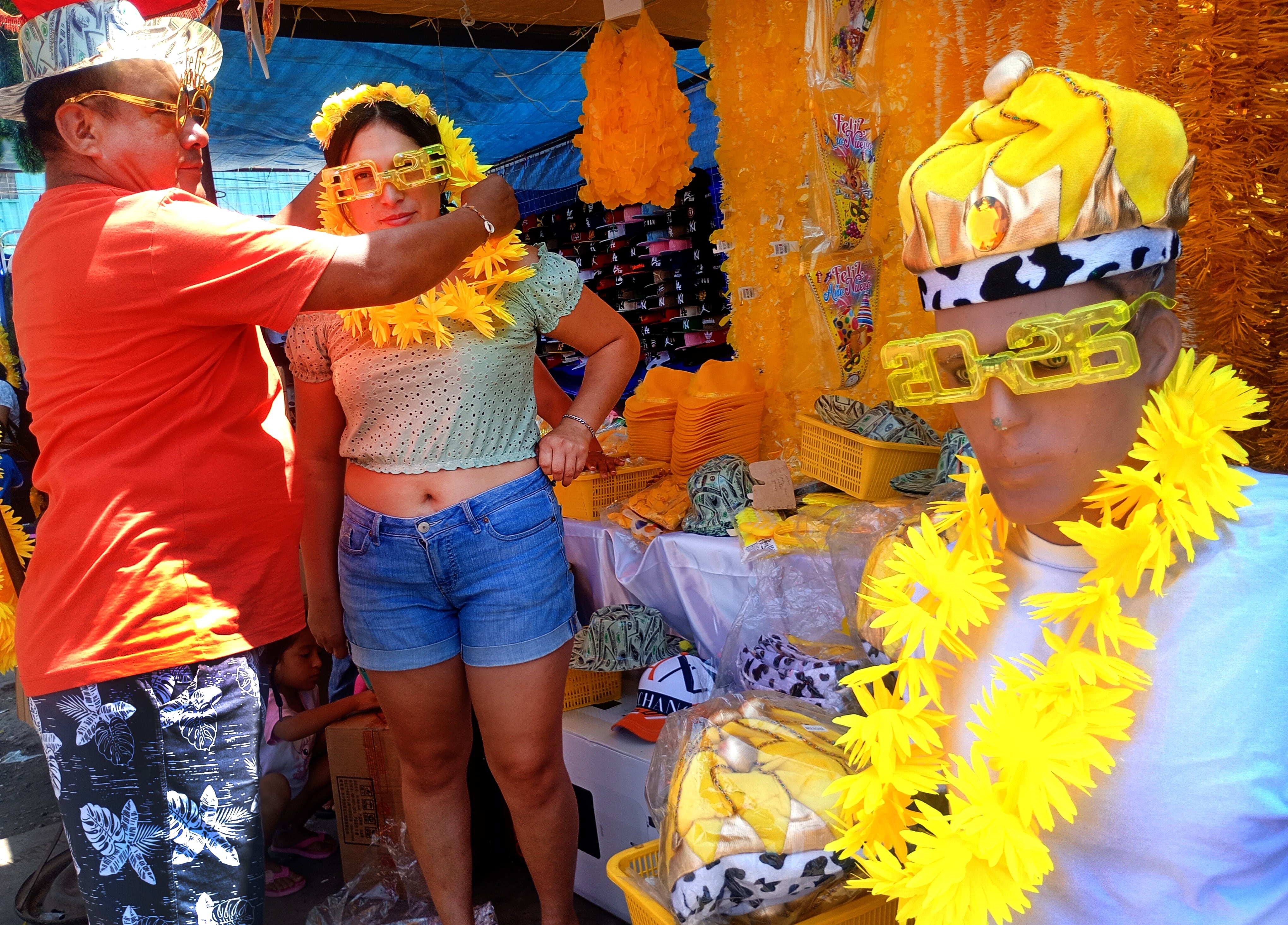 Muchas familias piuranas alistan la fiesta con diversos artículos.