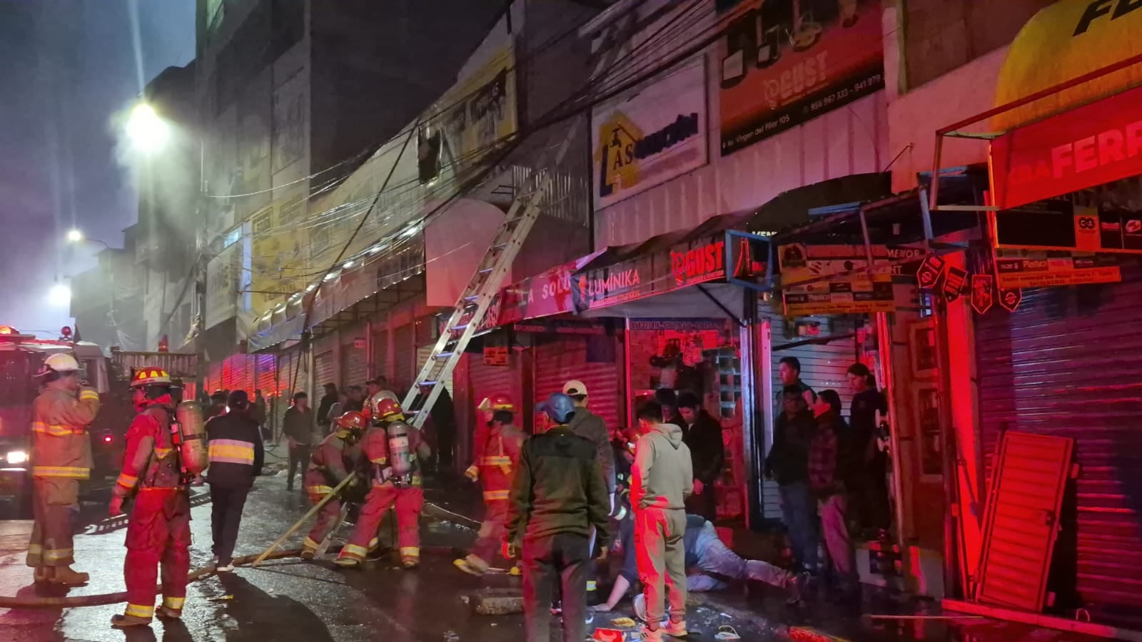 Arequipa: incendio destruyó tiendas construidas en zona prohibida entre Edypime y Don Manuel (Foto: Pedro Torres/@photo.gec)