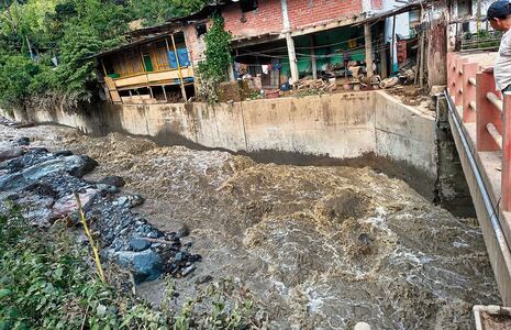 Una niña muere al ser arrastrada en una quebrada en Piura