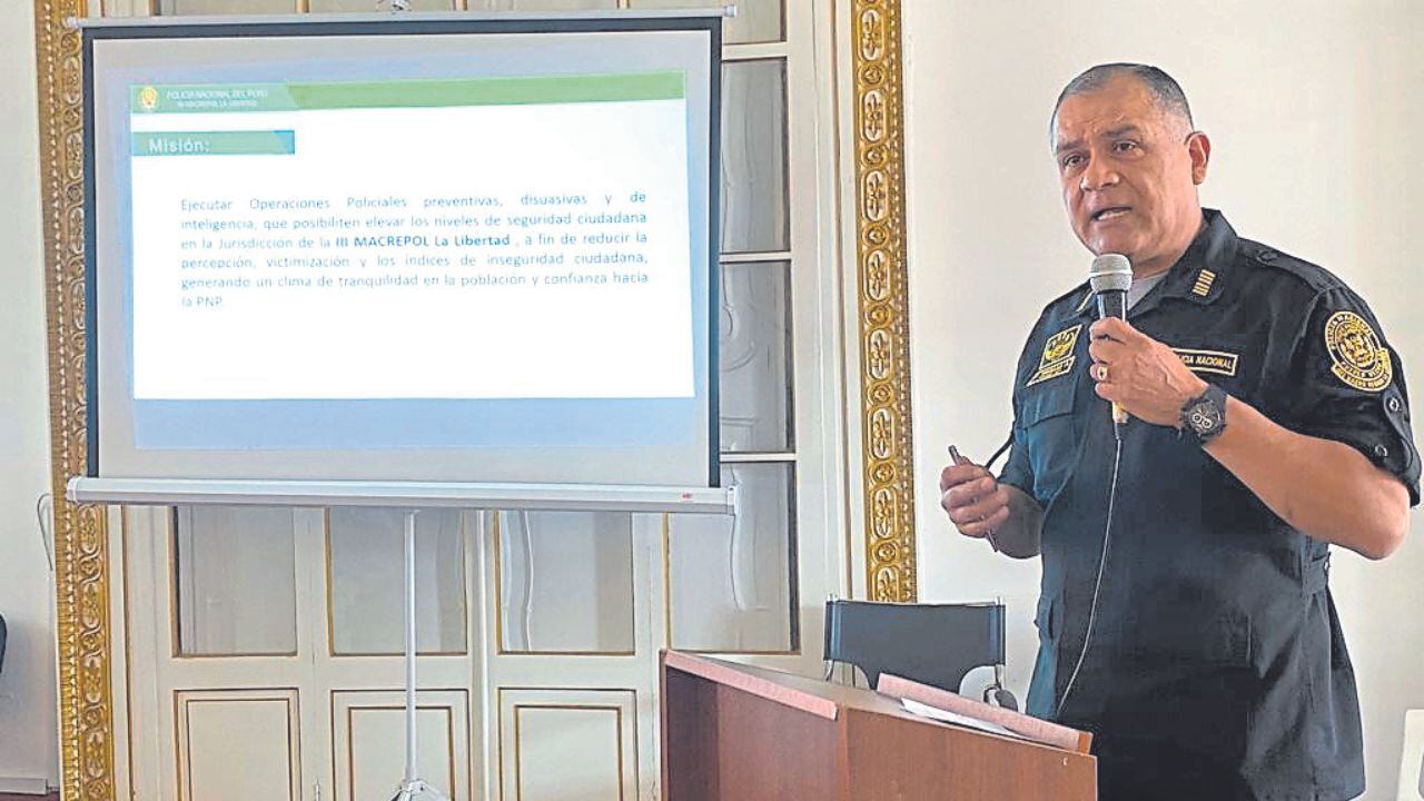 Coronel Francisco Vargas dejaría la jefatura policial en enero. Gobernador César Acuña dice que espera la llegada de nuevo oficial para coordinar lucha contra el crimen.