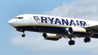 Grecia: Un pasajero fue parcialmente succionado por una ventana que se rompió en vuelo