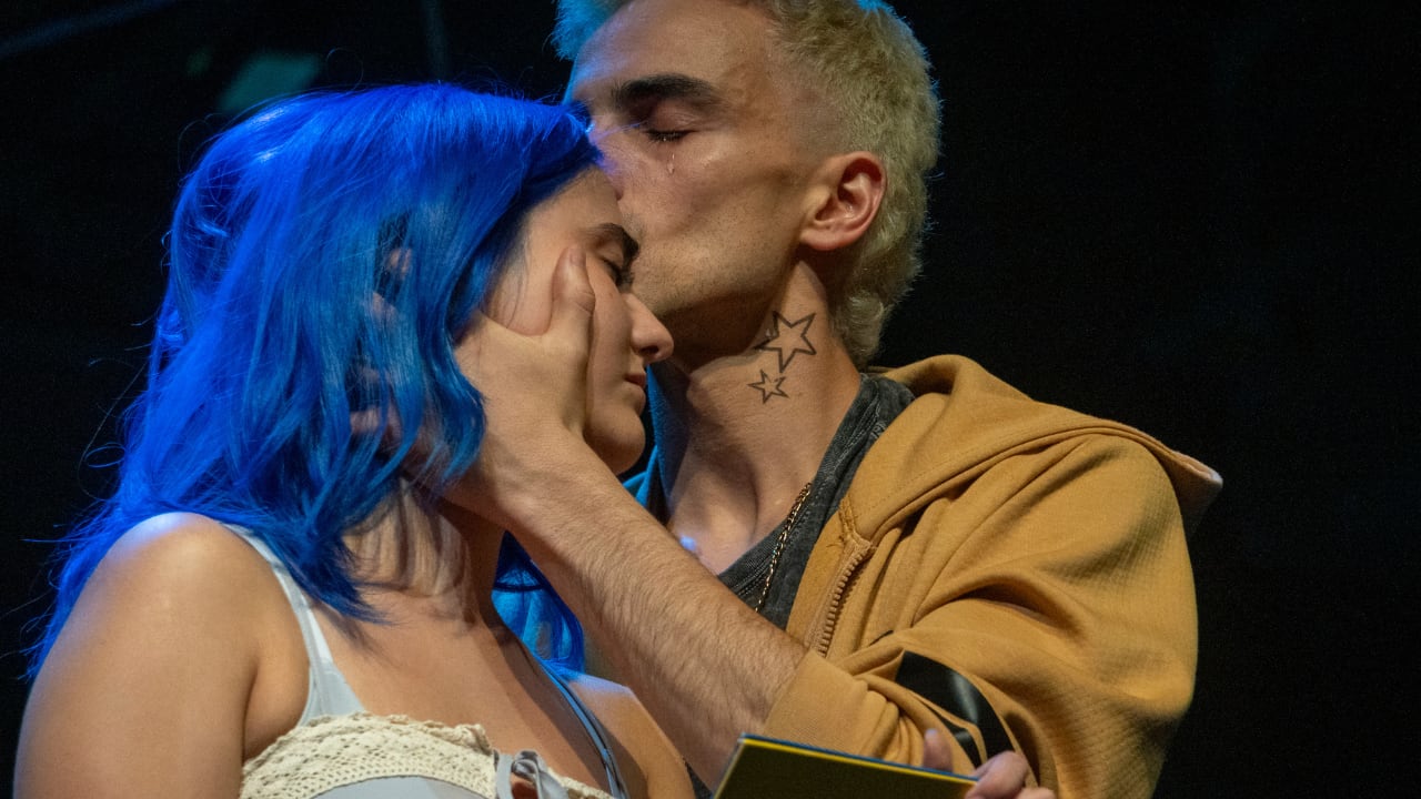 Trata de una historia de amor intensa, cruda y urgente que reinventa el clásico de Shakespeare en Miraflores.