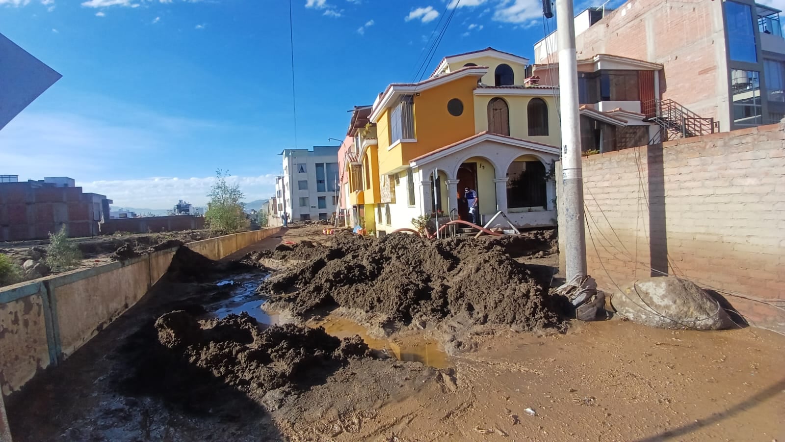 Graves daños en viviendas y vías del distrito de Yanahuara tras intensas lluvias en Arequipa. (Foto: Guillermo Mamani/@photo.gec)