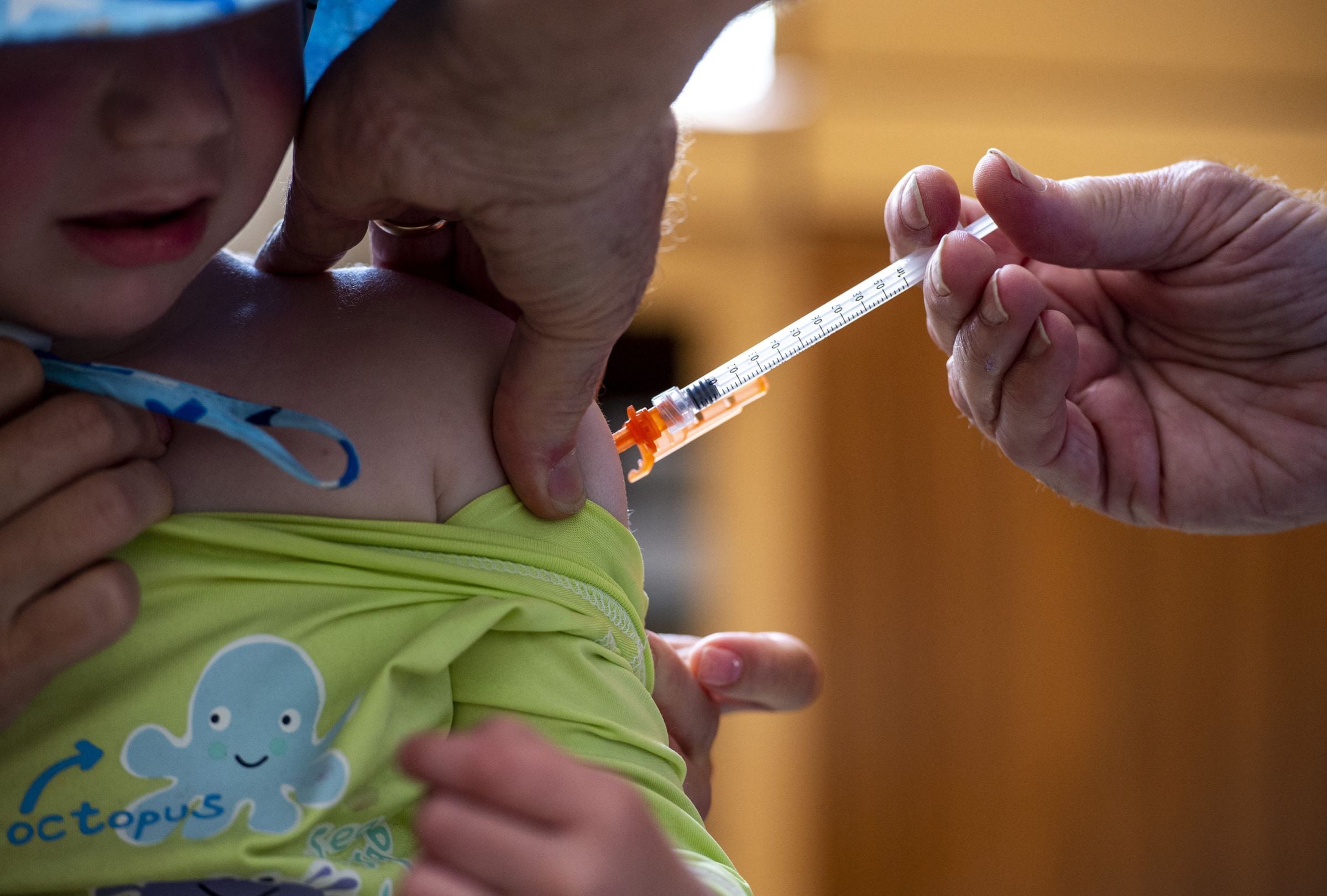 Salud exhorta a los padres a permitir las vacunas a sus hijos menores de edad para protegerlos del sarampión