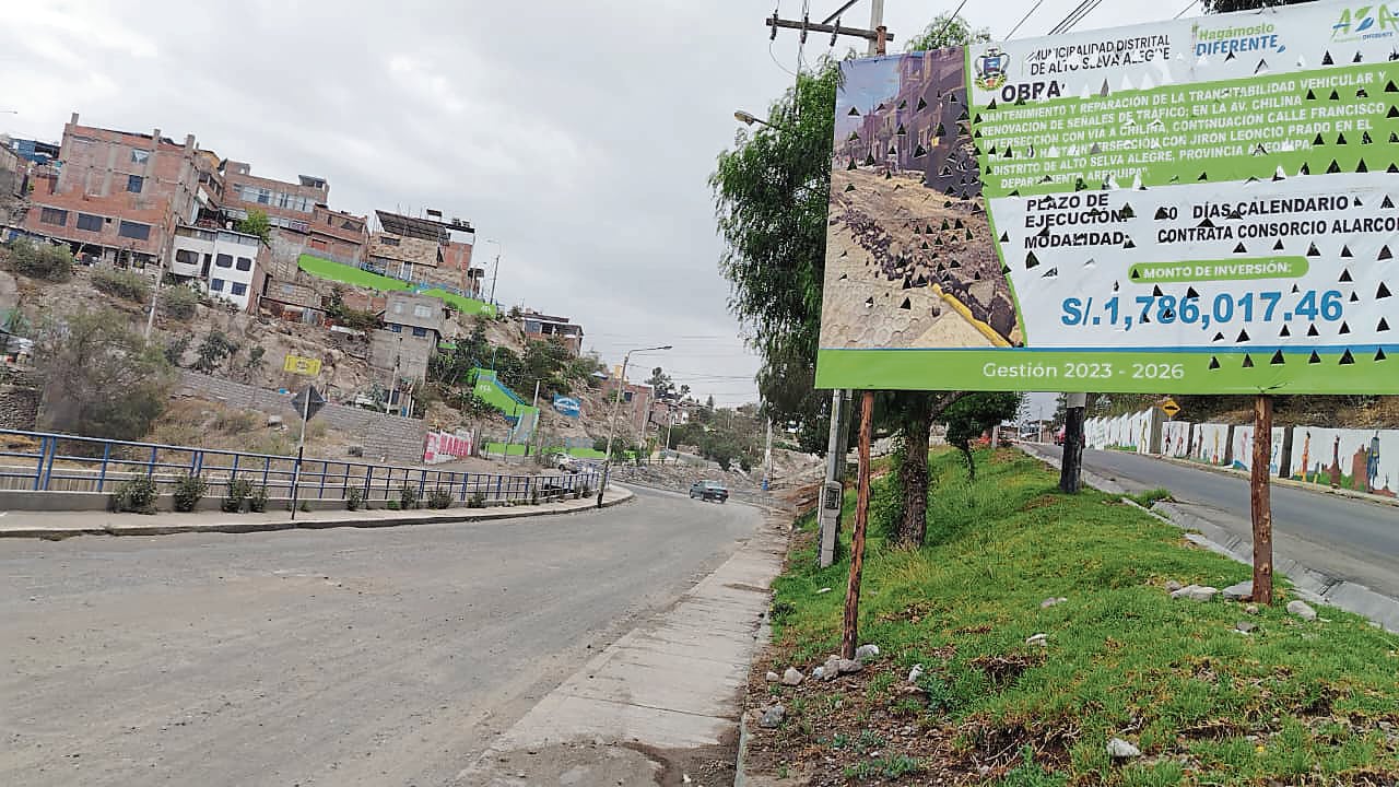 Polvo se levanta en un tramo de la obra vial Chilina y avenida Francisco Mostajo hasta el Jirón Leoncio Prado, en Alto Selva Alegre. (Foto: Álvaro Figueroa/@photo.gec)