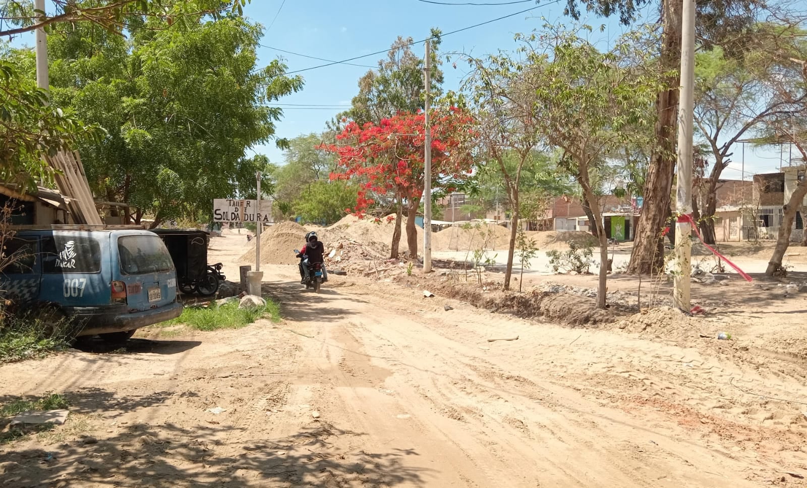 Vecinos piden celeridad en obra