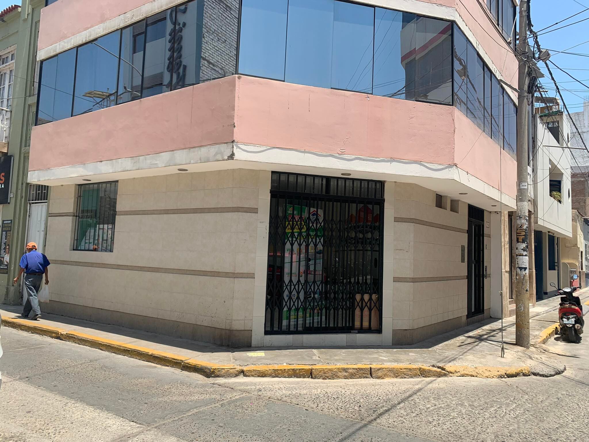 Bandidos ingresaron a este local.