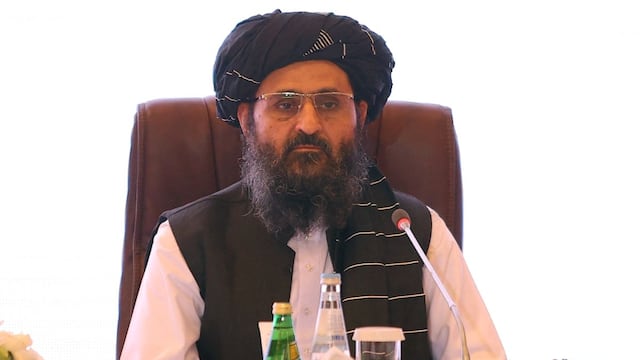 El cofundador de los talibanes llega a Kabul para negociar la formación de un gobierno