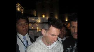 Messi desata fiebre en Lima: Firmó autógrafos a hinchas peruanos