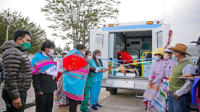 ​Pobladores de Lari reciben ambulancia para puesto de salud