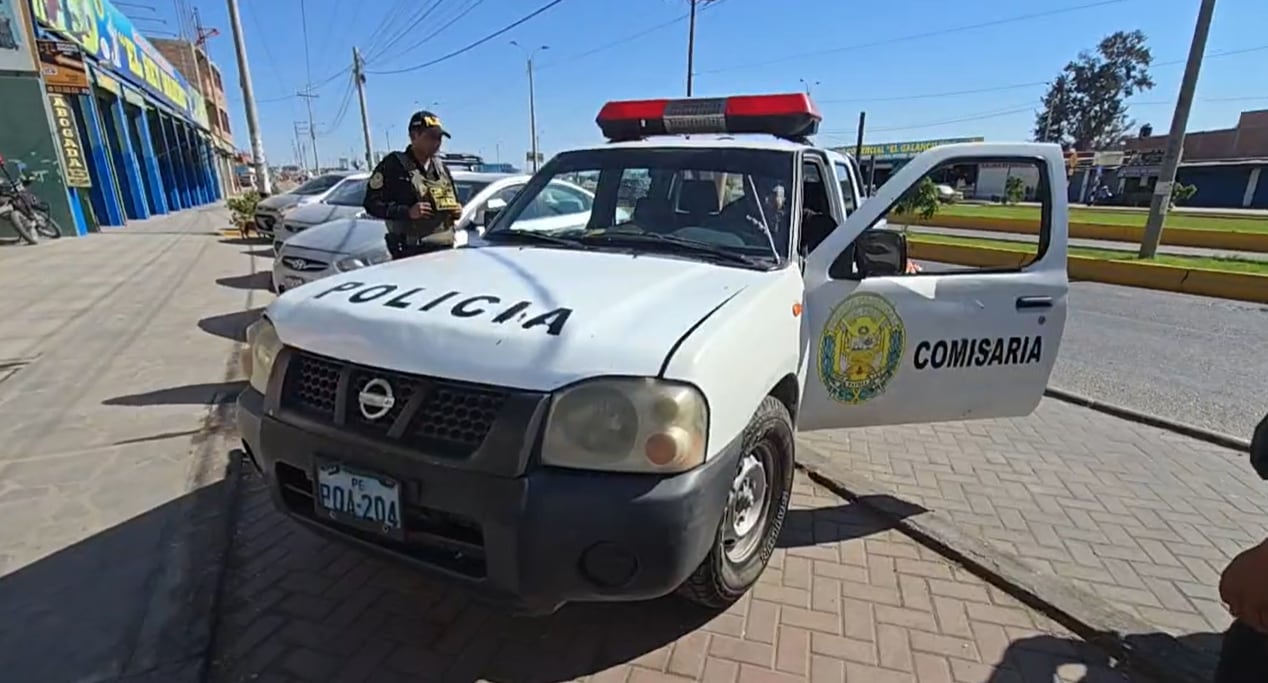 Pobladores reparan camioneta de la Policía para el patrullaje de Majes (Foto: Canal 8)
