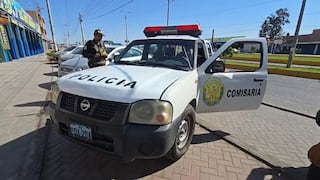 Pobladores reparan camioneta de la Policía para el patrullaje de Majes