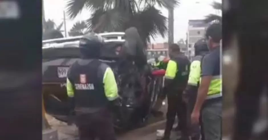El accidente ocurrió la madrugada del lunes 29 de diciembre. La Policía investiga si uno de los conductores se pasó la luz roja del semáforo.