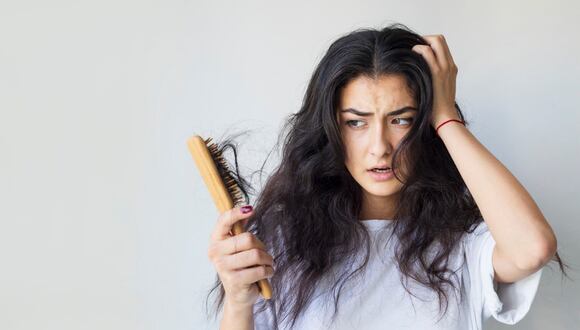 Conoce qué practicas debes realizar y cuáles debes evitar para frenar la pérdida de cabello.