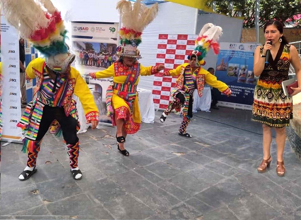 Evento congregó a diversas instituciones afines, matizados con diversos números artísticos.