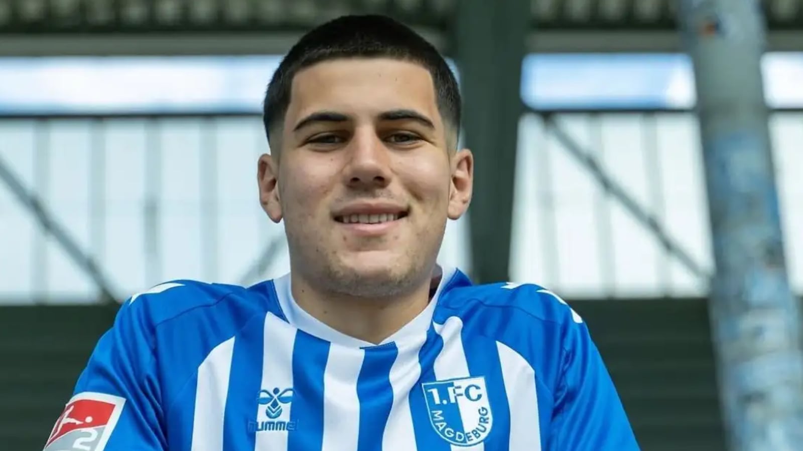 El delantero peruano de 19 años continuará su carrera en el Magdeburgo durante la temporada 2026-2027. Bayern Múnich aseguró su vínculo hasta el 30 de junio de 2028.