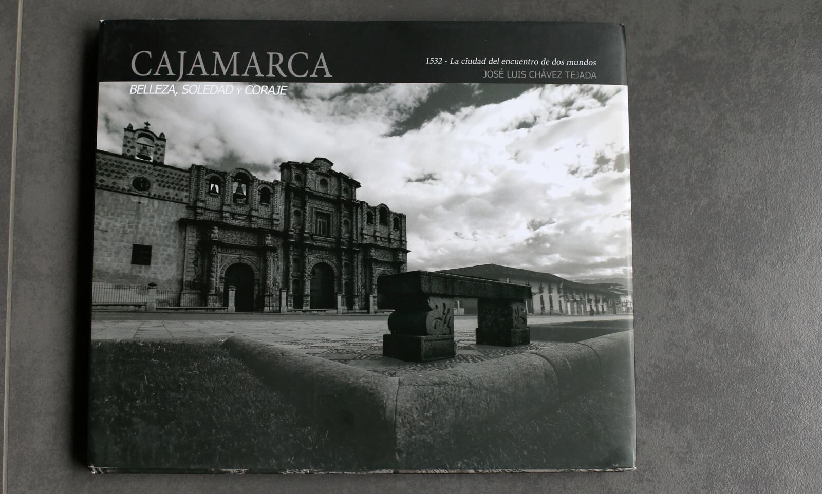 José Chávez Tejada es autor del fotolibro “Cajamarca belleza, soledad y coraje”, que reúne más de 90 fotografías del Centro Histórico de Cajamarca. Foto: César Bueno / GEC.