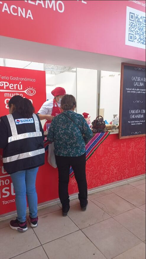 Nueve fiscalizadores fueron desplegados al Parque Perú para verificar que emitan comprobantes. (Foto: Difusión)