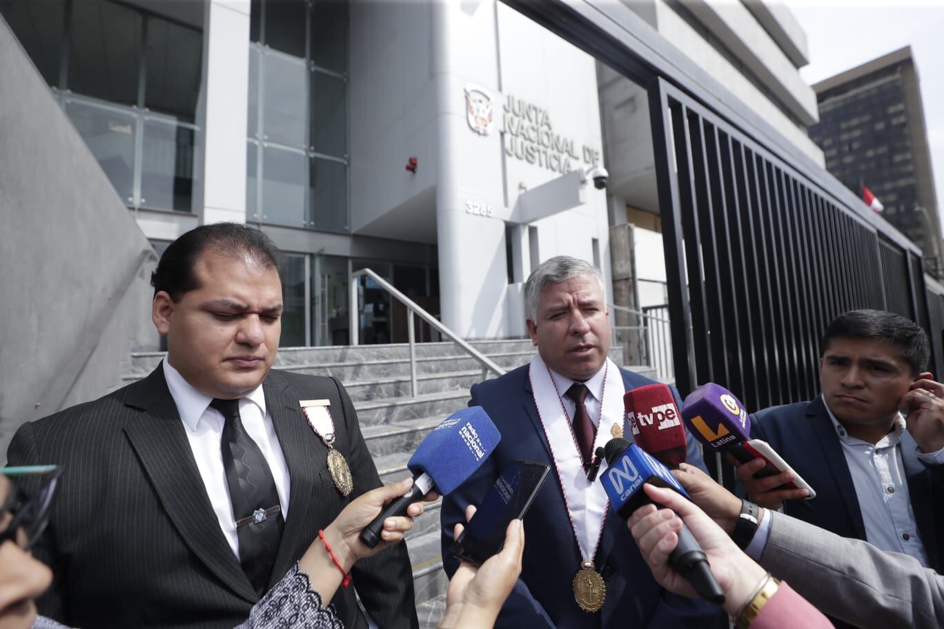 Declaraciones de Juan Carlos Zúñiga Ríos, fiscal provincial, qué participó en diligencias en sede de la Junta Nacional de Justicia.
Fotos: Hugo Pérez / @photo.gec