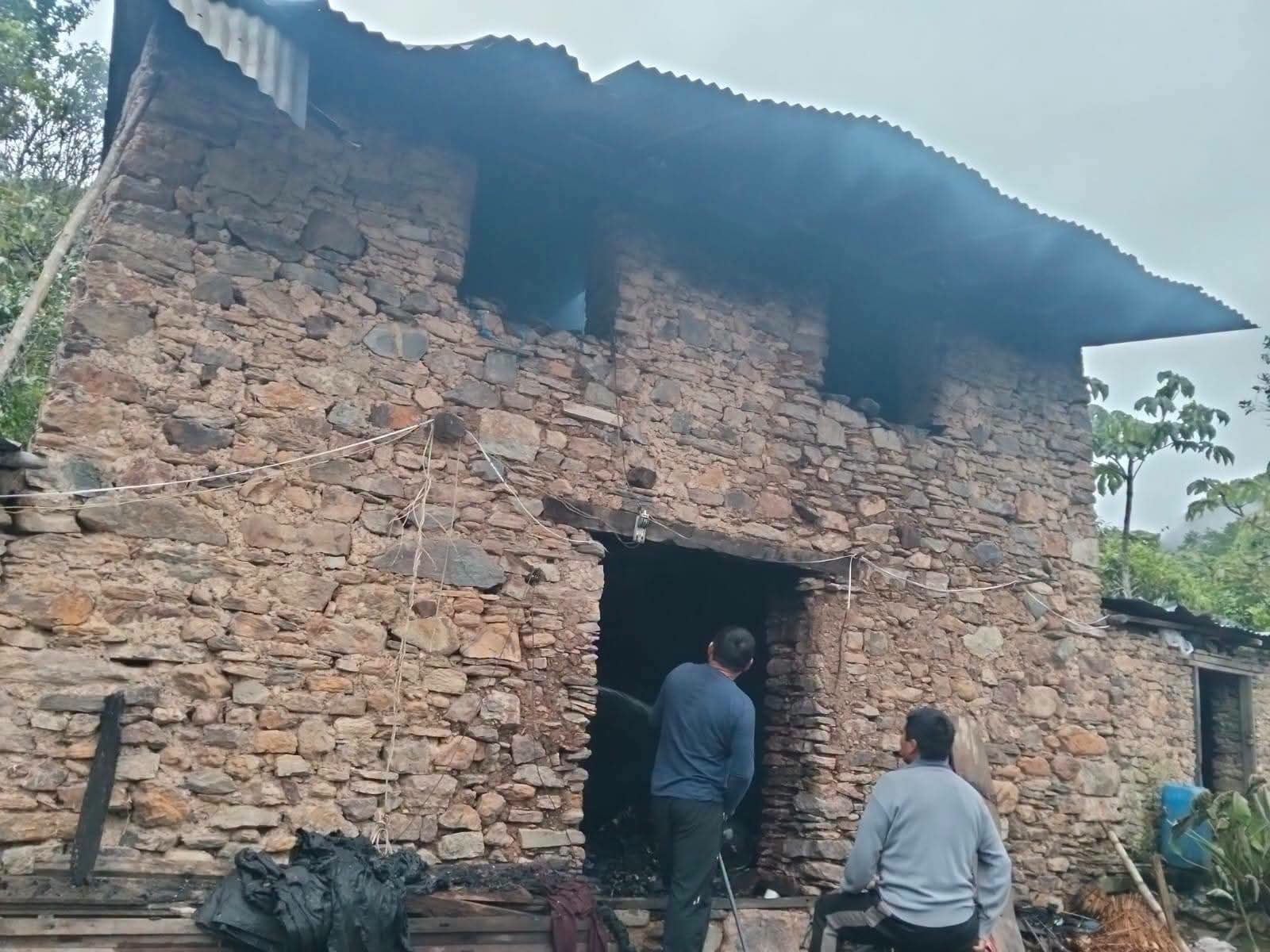 Puno: Adulta mayor falleció carbonizada tras el incendio de una vivienda en la selva puneña.