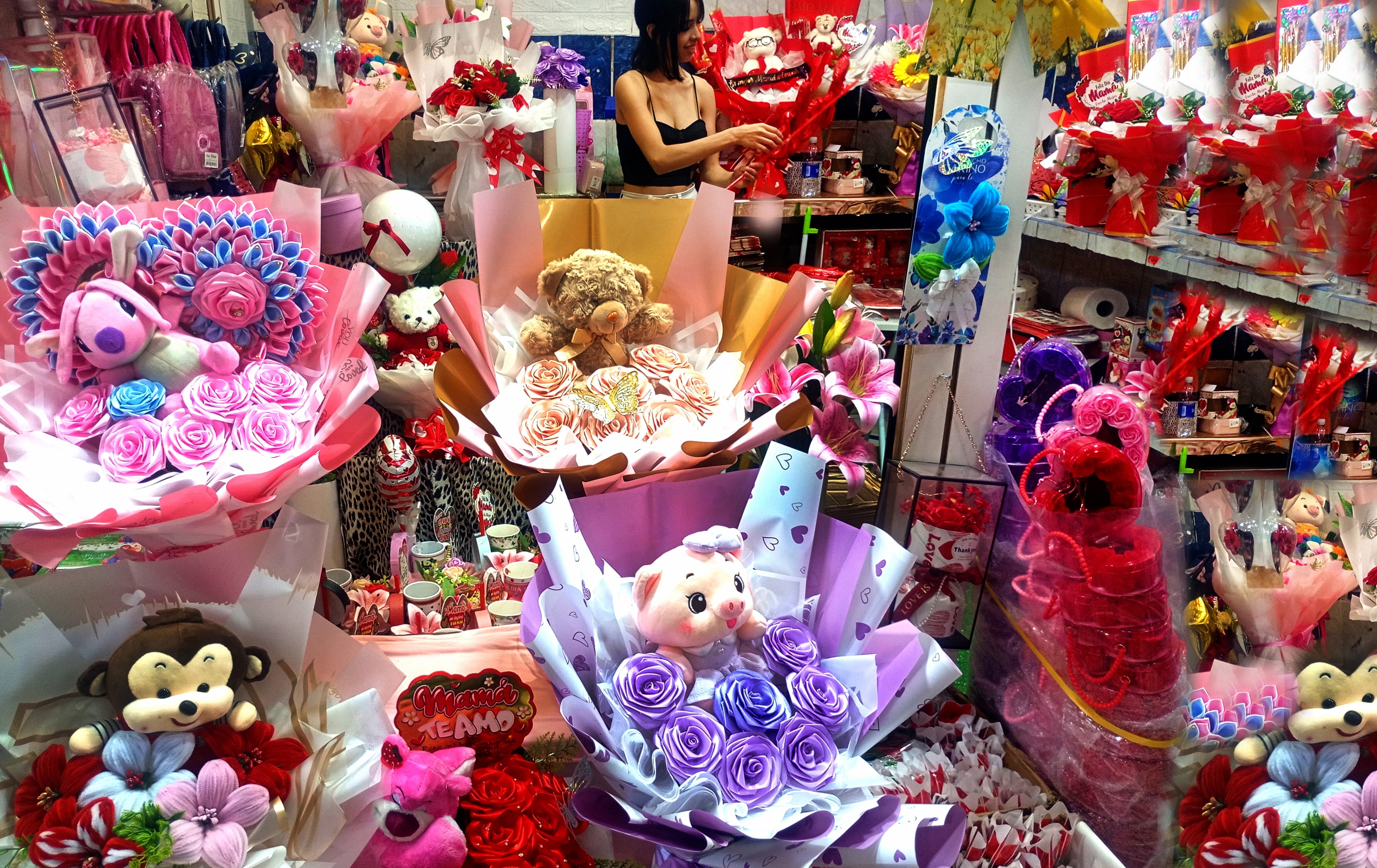 En los mercados y centros comerciales se oferta de todo para engreír a mamá.