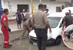 Trujillo: Automóvil se hunde en forado de pista en La Esperanza (VIDEO)