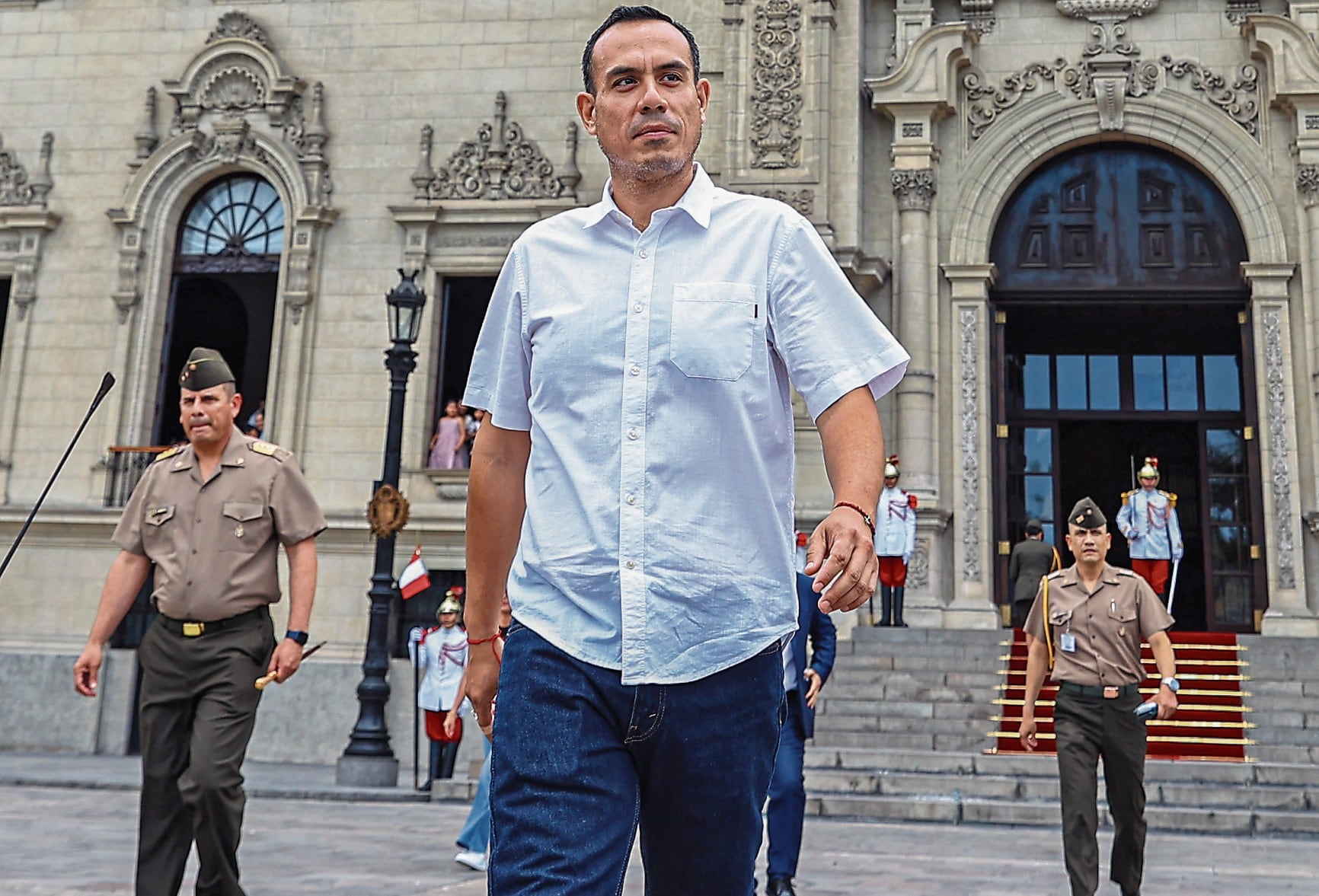 Bajo la lupa viajes de presidente José Jerí con funcionarias recién contratadas.