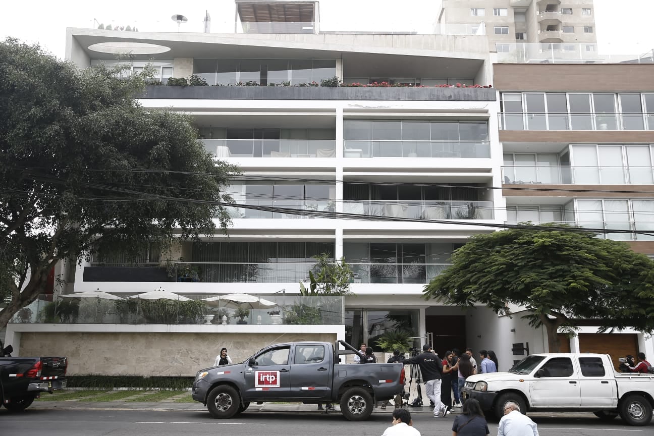 Exteriores de la casa del exalcalde del callao, Pedro Spadaro, dónde se viene realizando un allanamiento. (Foto: Cesar Campos @photo.gec)