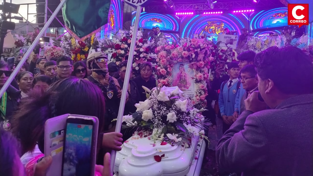 Artistas cantan y los fans siguen llegando al velorio de “Muñequita Milly” en Puno