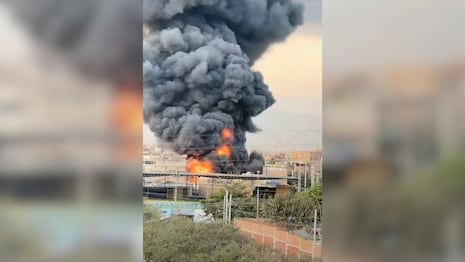 San Juan de Lurigancho: Voraz incendio consume almacén de plásticos