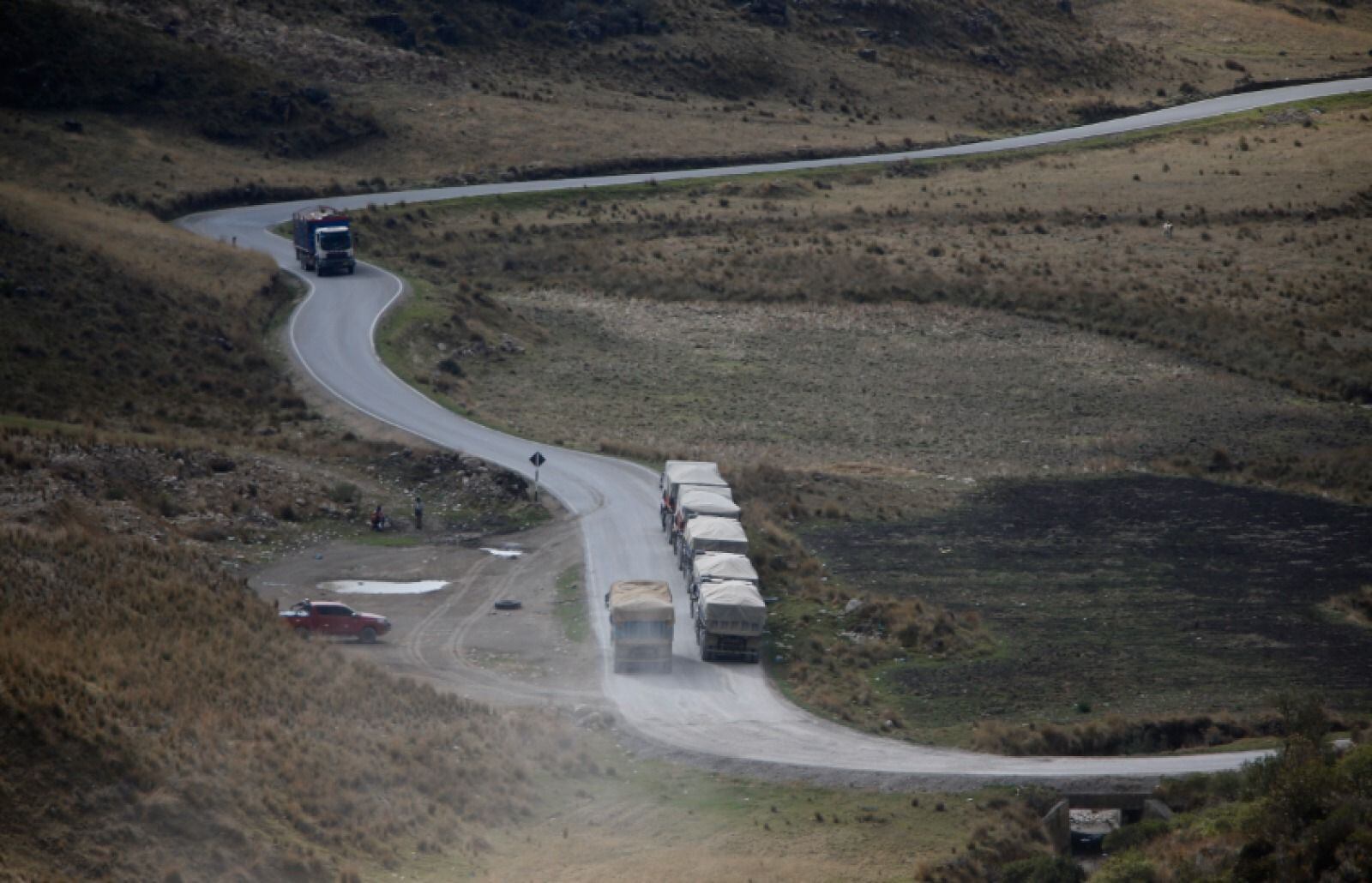 El Gobierno Regional de La Libertad tiene una ordenanza y un decreto regional que le faculta intervenir y mantener un registro de los volquetes que sacan el producto por la única carretera de acceso, pero según el exconsejero por Ascope, Greco Quiroz, no lo hace y permite que la minería ilegal opera con libertad.