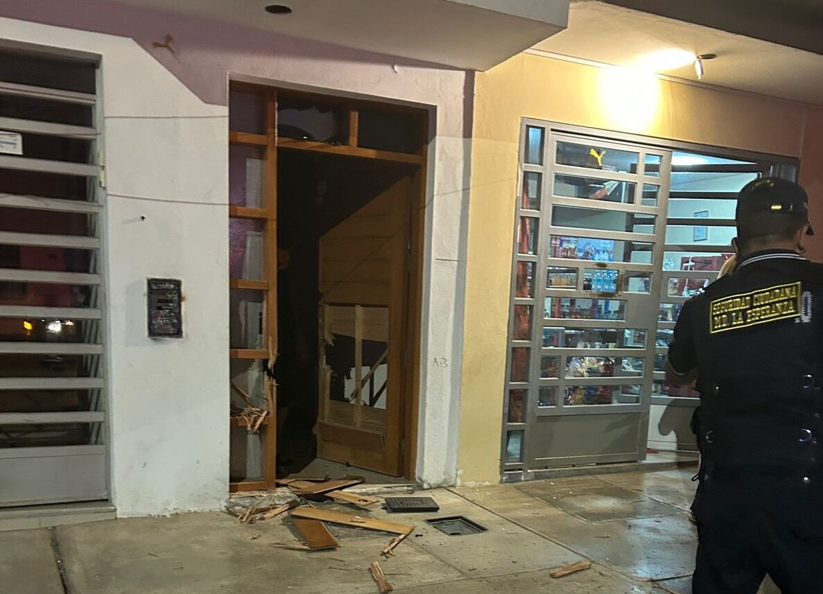 Delincuentes amenazan a una familia en el distrito de La Esperanza. Es la tercera vez que son víctimas de extorsionadores.