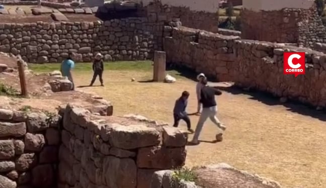 Ante la ausencia de vigilantes, visitantes y locales convirtieron antiguo palacio inca en cancha deportiva. Las autoridades exigen informe a Cultura Cusco.