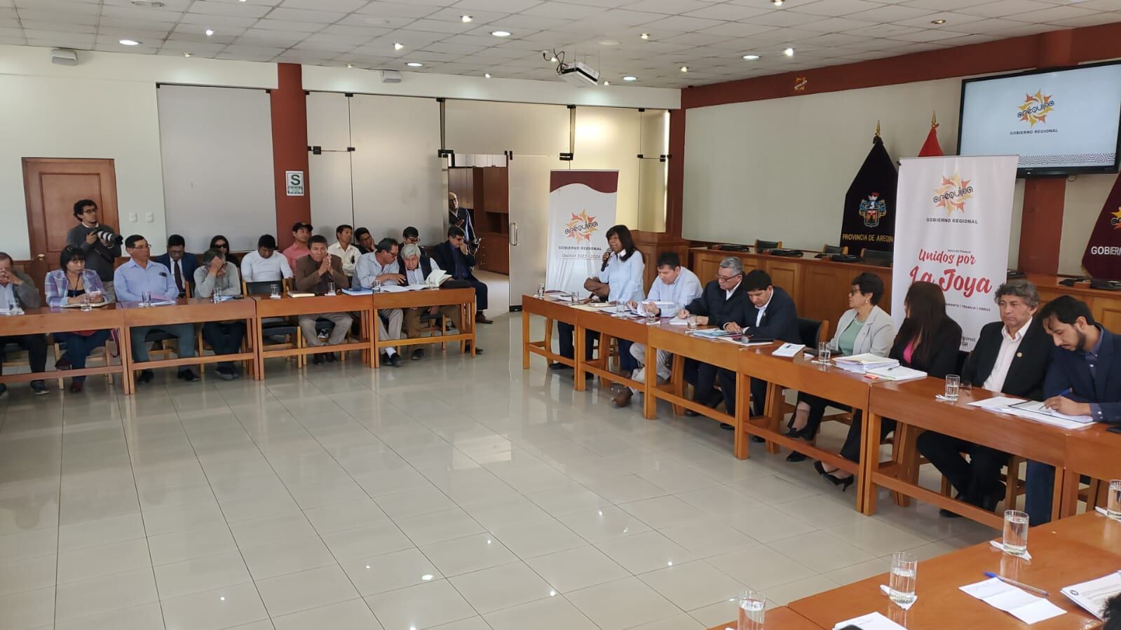 Sanchéz se reune con parte de dirigentes de La Joya. (Foto: GEC)