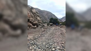 Arequipa: Derrumbe de cerro en “Palo Parado” deja incomunicados a varios pueblos en Camaná