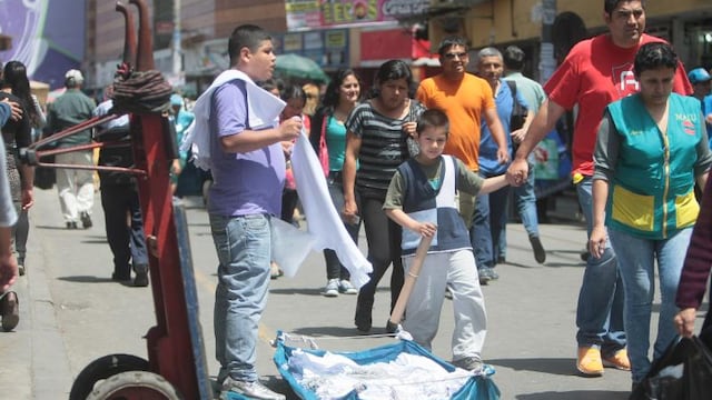 Erradicarán ambulantes de Mesa Redonda, asegura ministro Daniel Urresti 
