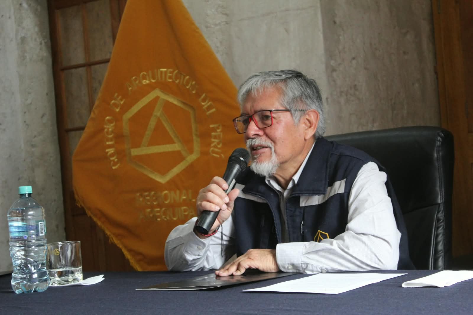 Decano del Colegio de Arquitectos de Arequipa (CAA), José Torres Pérez, se pronunció sobre el derribo de árboles del río Chili. (Foto: Álvaro Figueroa/@photo.gec)