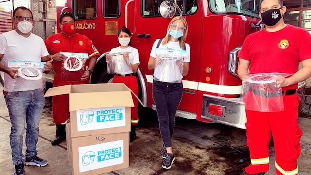 Karina Rivera donó protectores faciales a los policías, bomberos y médicos de Chaclacayo 