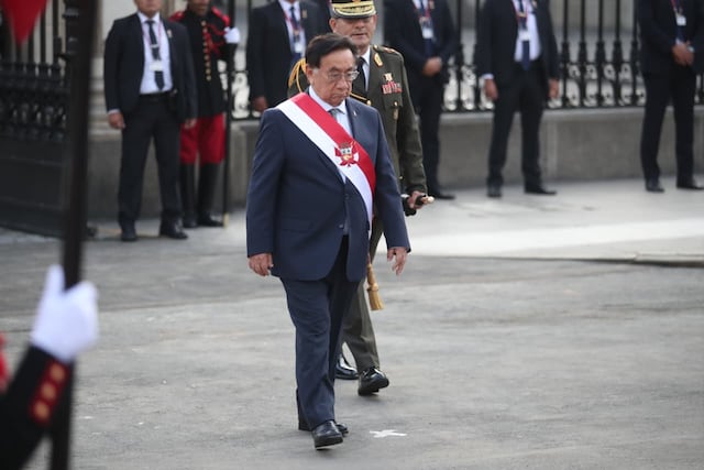 José María Balcázar salió de Palacio de Gobierno rumbo a la Catedral de Lima para participar en la misa y tedeum por Fiestas Patrias.