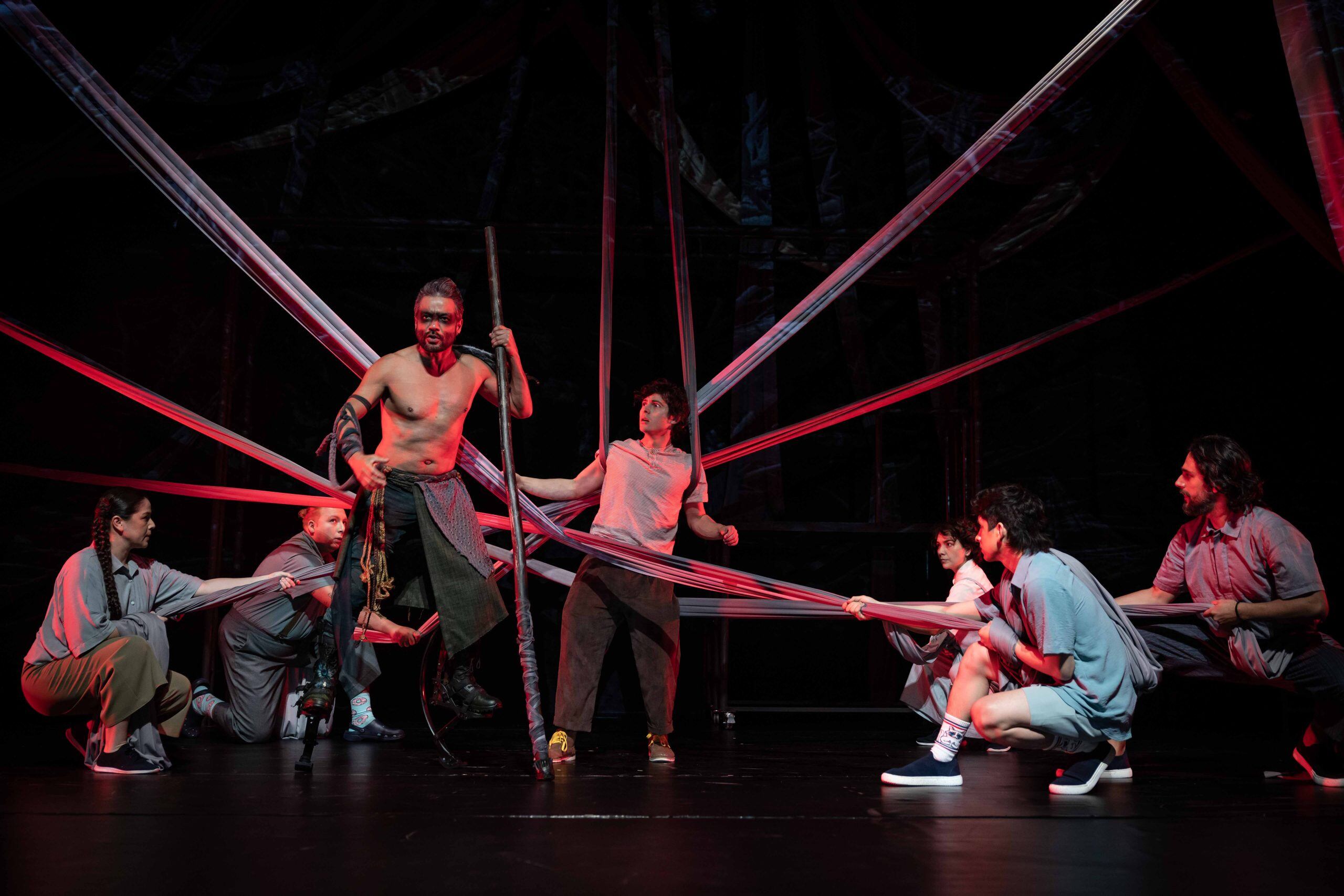 La obra nos muestra la vida de Connor, un joven que atravesará por situaciones adversas y buscará sobreponerse ante sus miedos más profundos