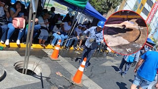 Arequipa: Obstrucción de desagüe generó olores fétidos y malestar en pleno Corso de la Amistad