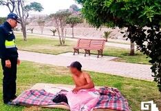Trujillo: Retiran a un hombre que había improvisado un dormitorio en un parque, en Huanchaco